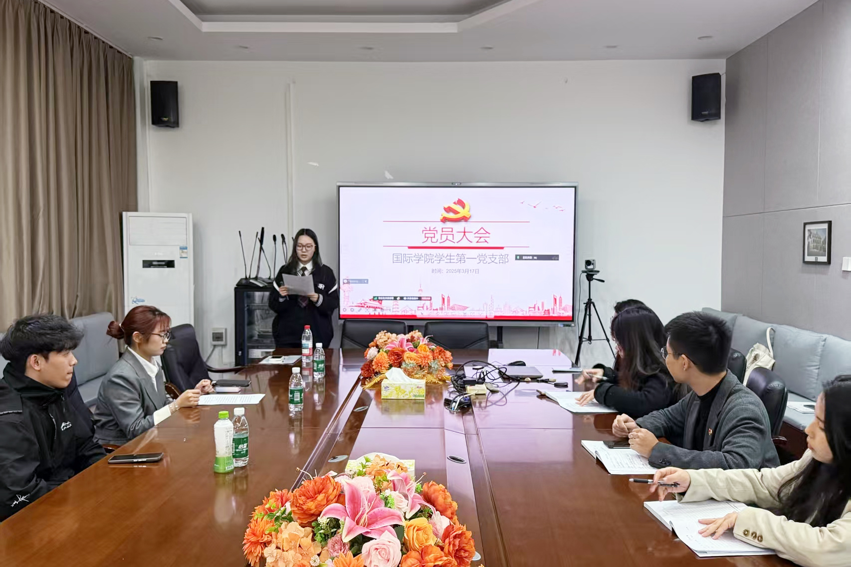 会议现场图.jpg