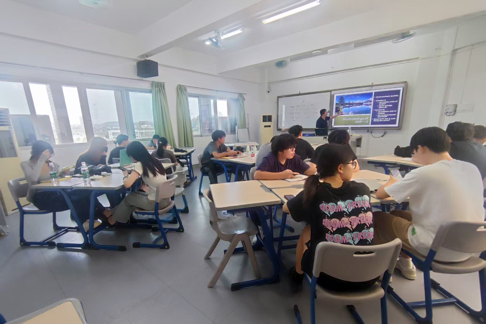 《宏观经济学》授课现场.jpg