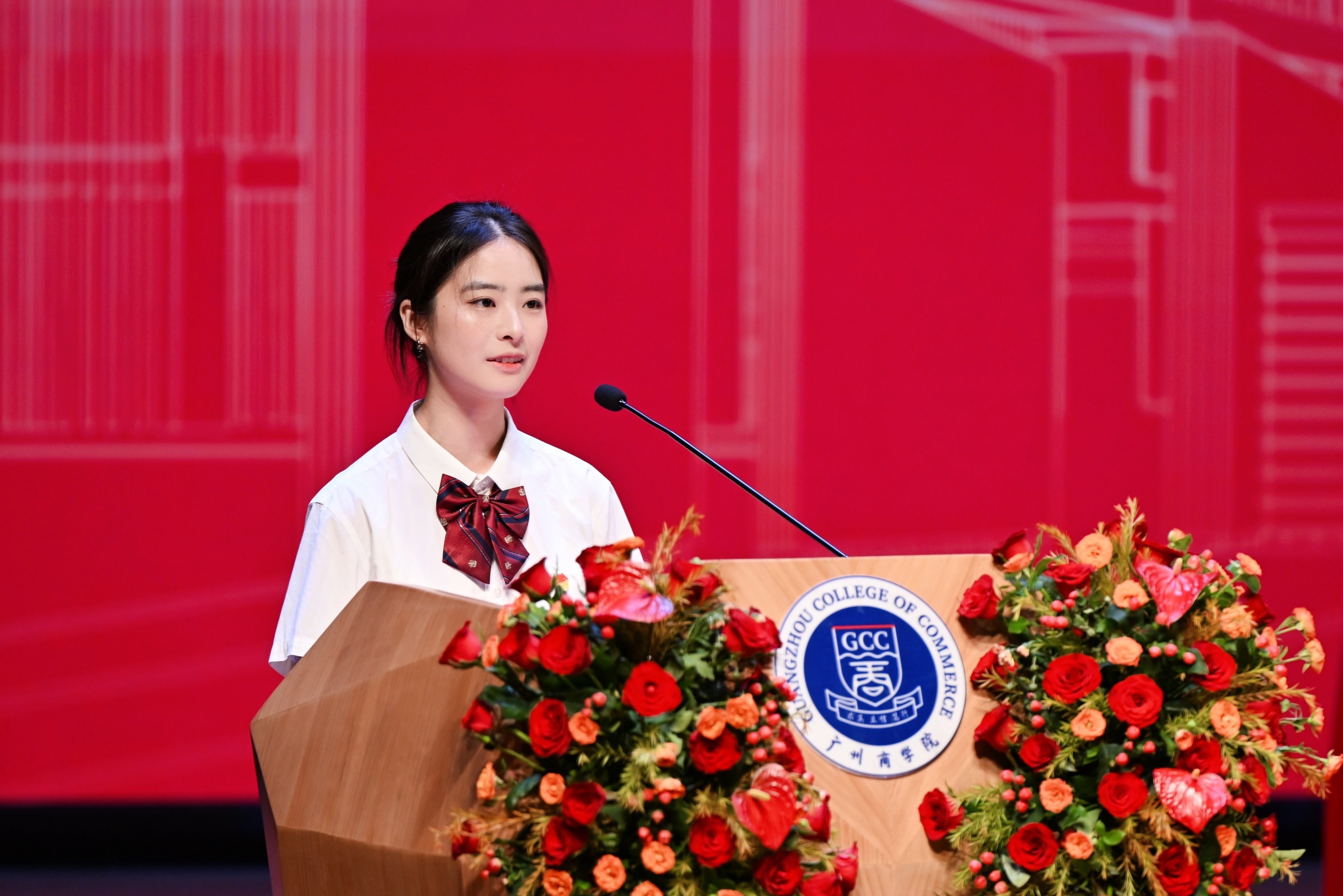 毕业生代表杨羽喆同学发言.jpg