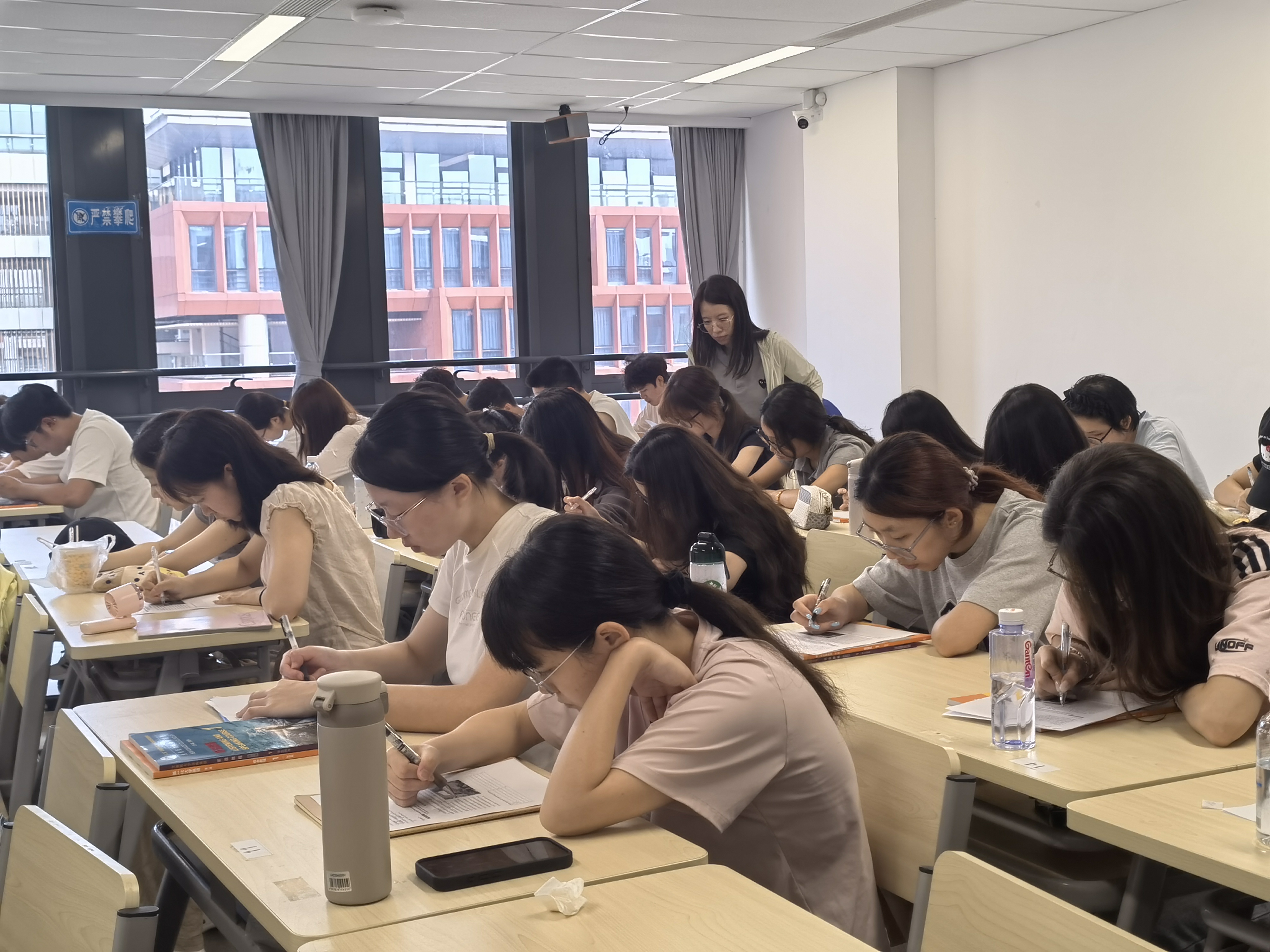2026级新生首日开课现场(二).jpg