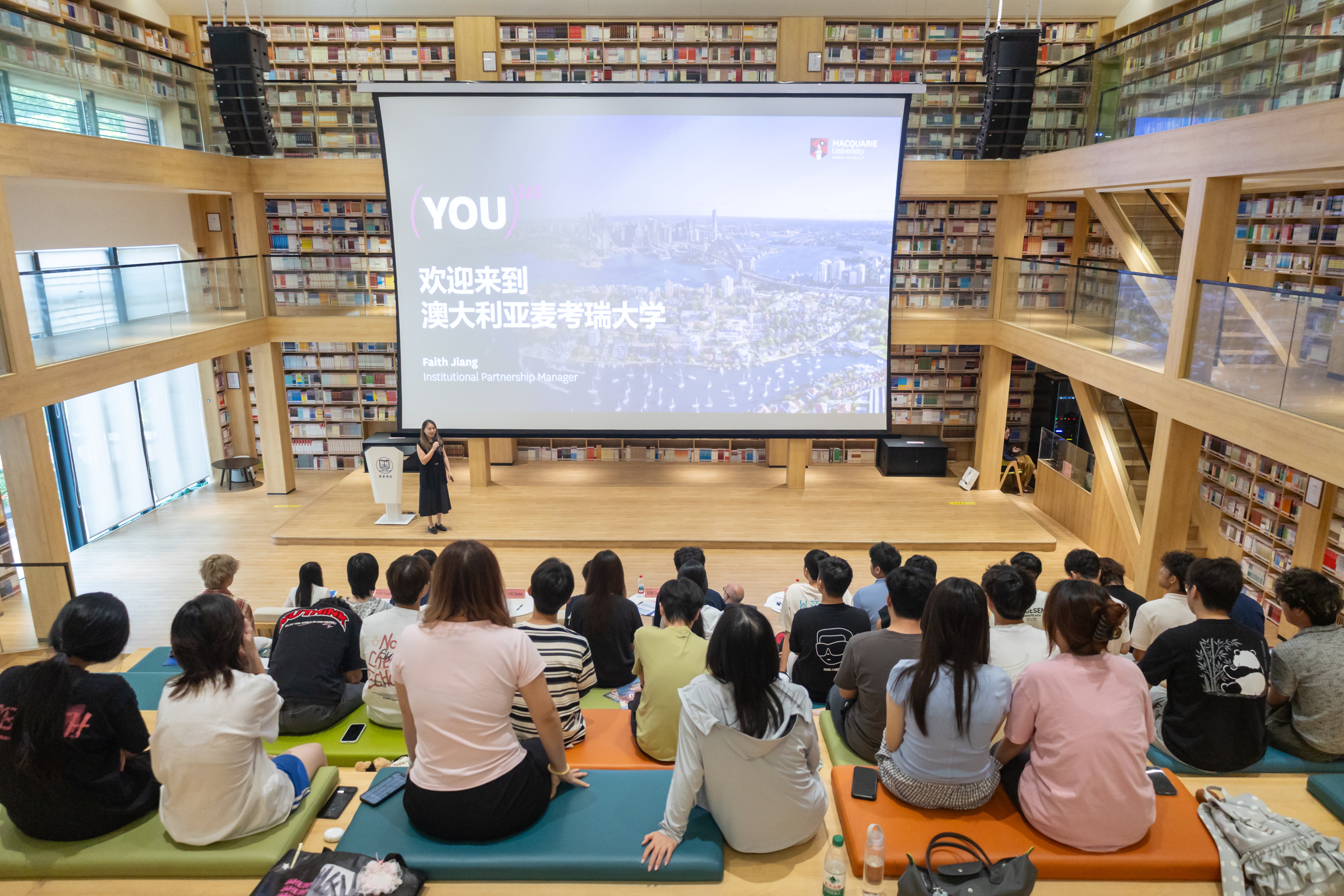 蒋婷婷女士开展麦考瑞大学介绍及项目学业规划指导.jpg