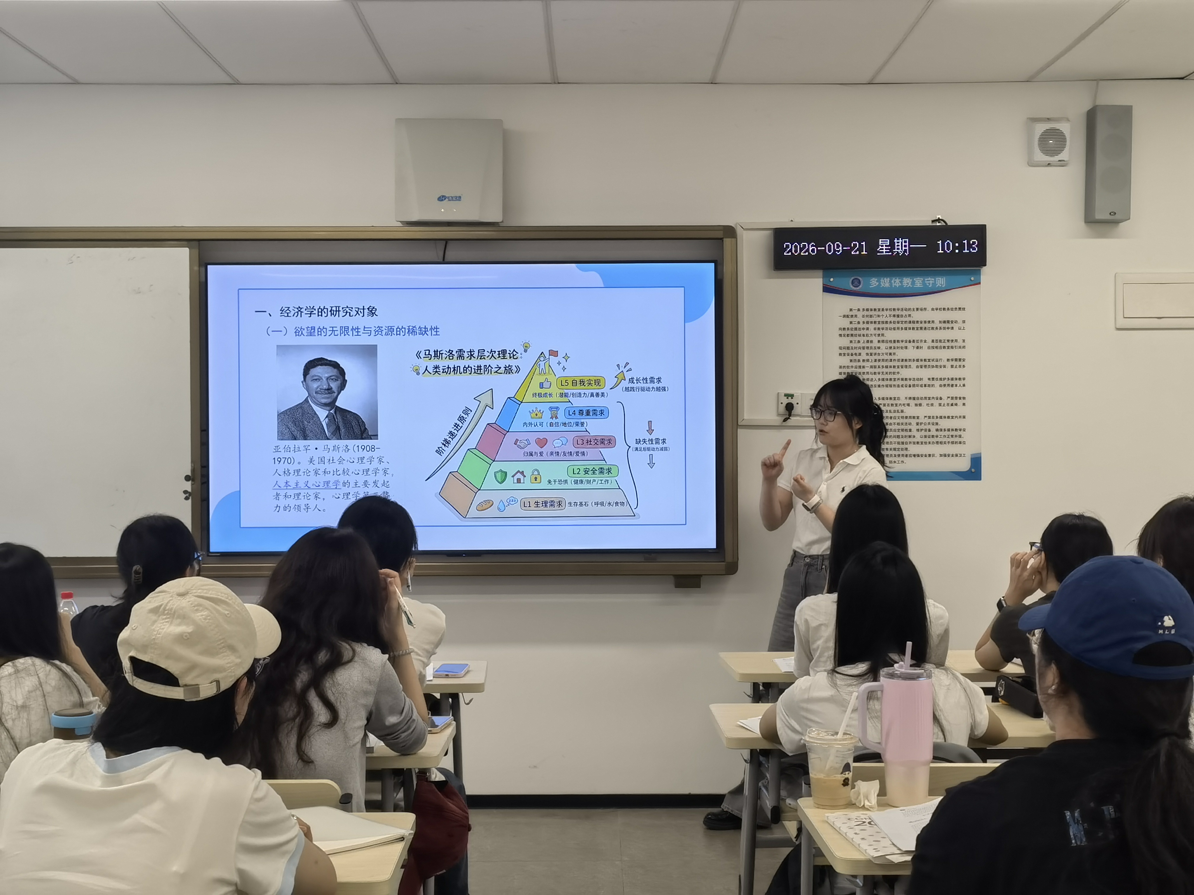 2026级新生首日开课现场(一).jpg