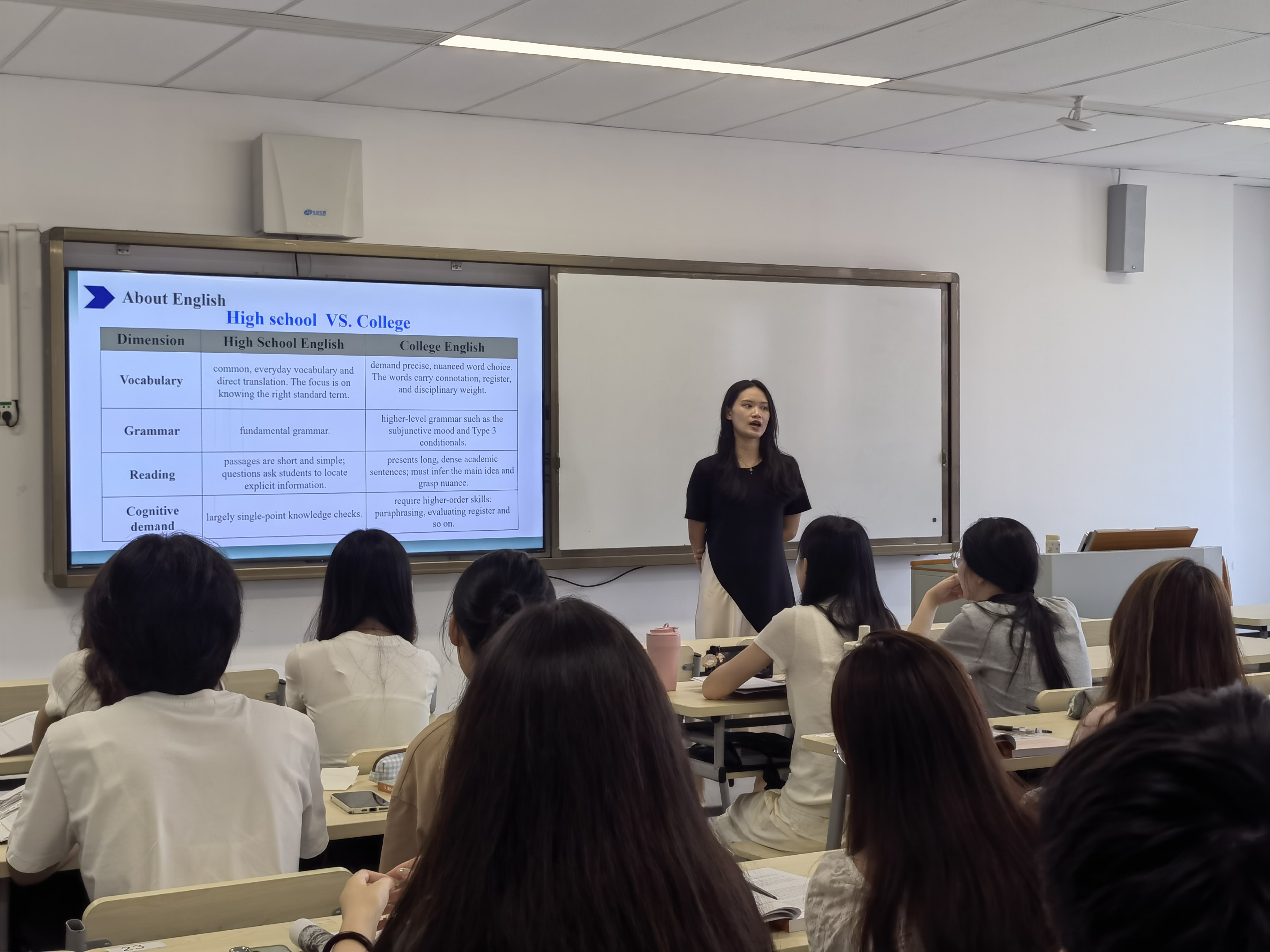 2026级新生首日开课现场(三).jpg