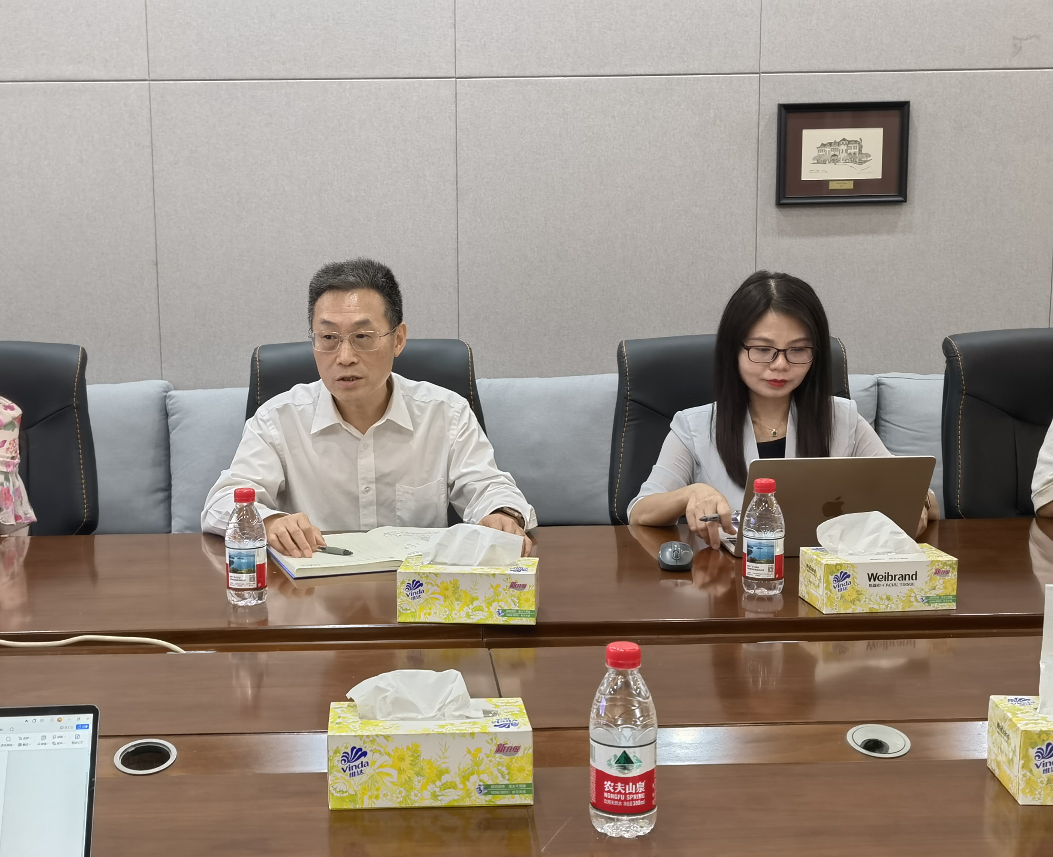 国际学院董金伟院长作总结发言.jpg
