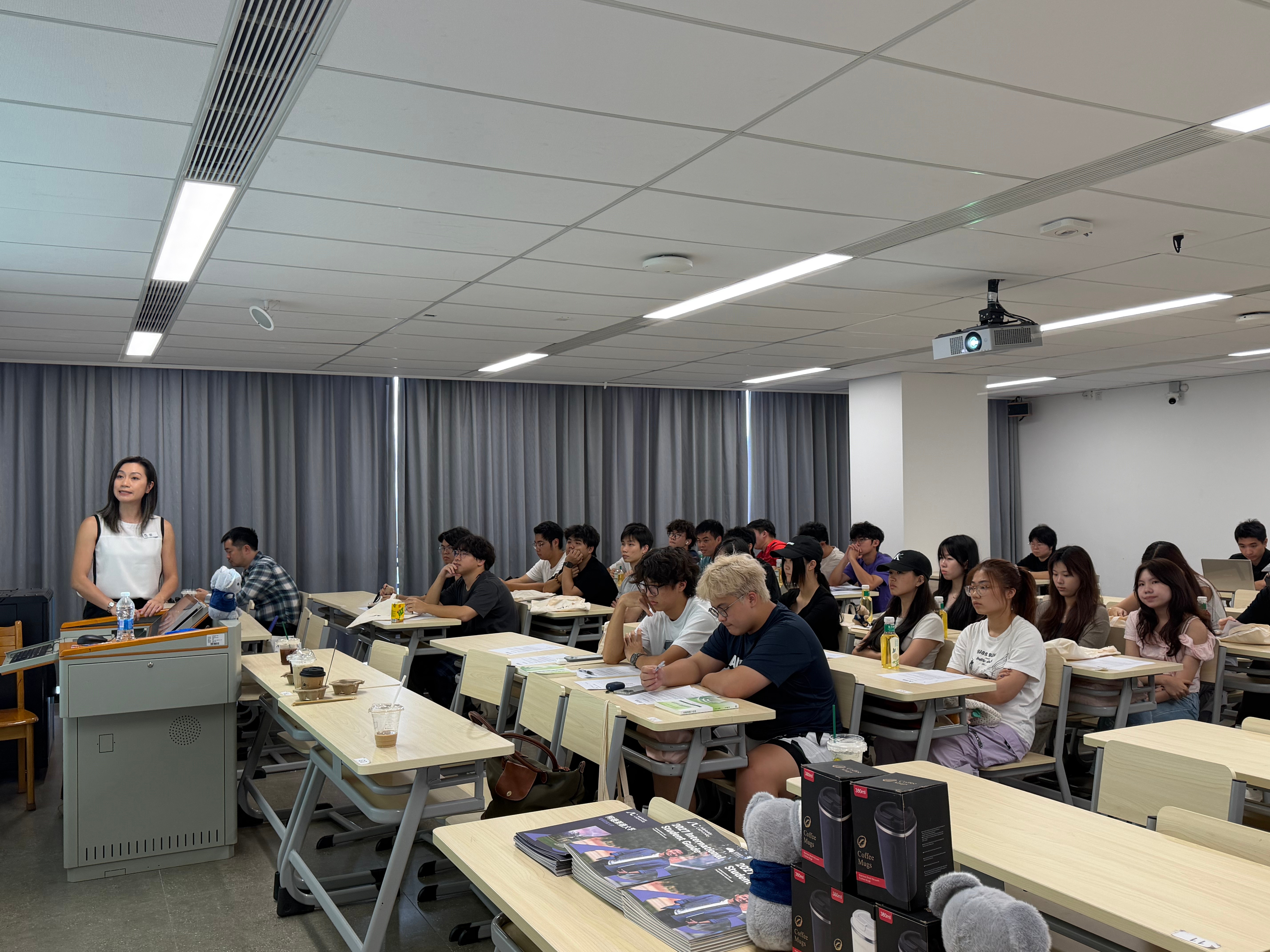 Emily Ruan介绍阿德莱德大学商学院和联合培养项目.jpg